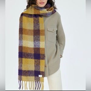 Aritzia Geneva Scarf